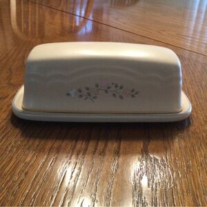 Vintage Pfaltzgraff Remembrance Pattern Butter Dish